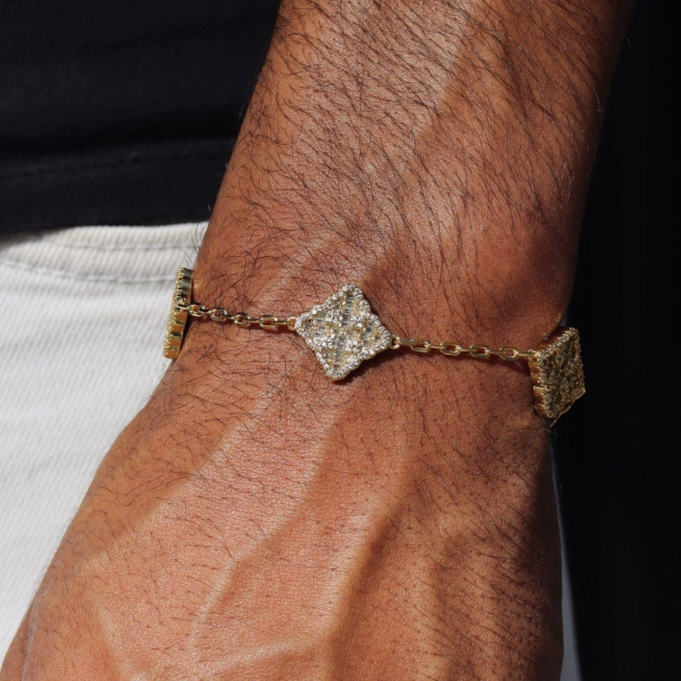 DOLAIR® Iced Clover Bracelet